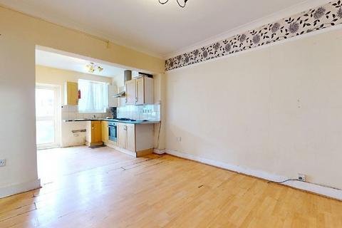 2 bedroom flat for sale, Flat 1, 14 Hickling Road, Ilford, Essex, IG1 2HY