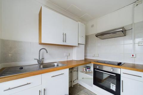 2 bedroom flat to rent, St. Ronans Road, Southsea, PO4