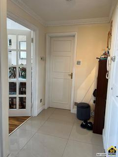 2 bedroom flat to rent, Belsize Park Gardens, London, NW3