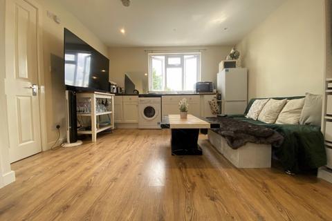 1 bedroom flat to rent, Locket Road, Top Floor Studio HA3