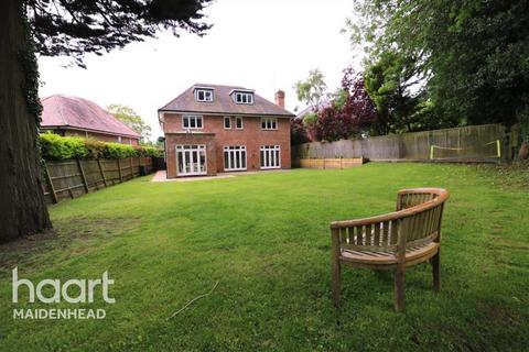 6 bedroom detached house to rent, Park Grove, Knotty Green