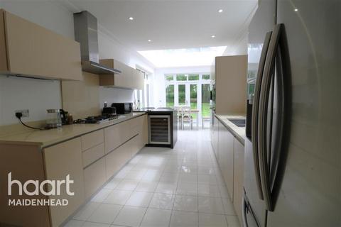 6 bedroom detached house to rent, Park Grove, Knotty Green