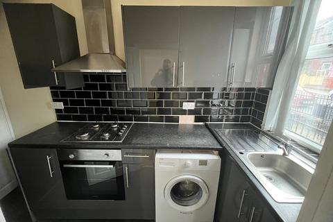 2 bedroom flat to rent, LEEDS LS8