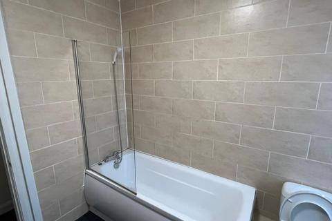 2 bedroom flat to rent, LEEDS LS8