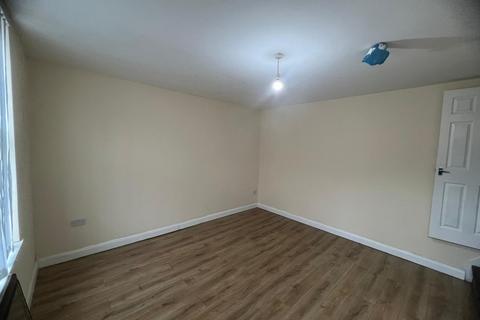 2 bedroom flat to rent, LEEDS LS8