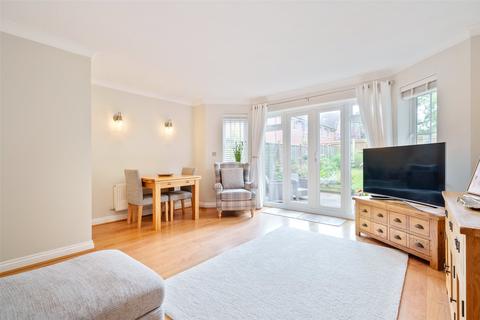3 bedroom end of terrace house to rent, Three Mile Cross, Reading RG7