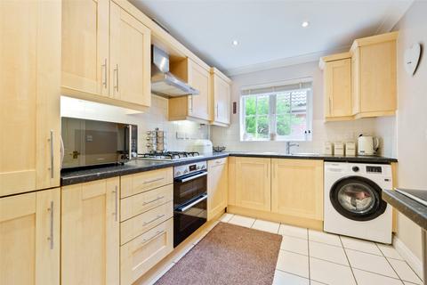 3 bedroom end of terrace house to rent, Three Mile Cross, Reading RG7