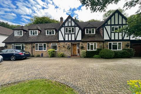 5 bedroom detached house to rent, Valley Road, Rickmansworth, WD3
