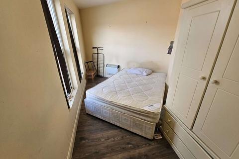 2 bedroom semi-detached house to rent, Leeds LS7