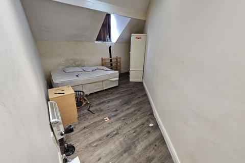 2 bedroom semi-detached house to rent, Leeds LS7