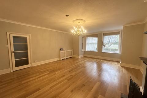 2 bedroom flat to rent, Earls Avenue, Folkestone, CT20