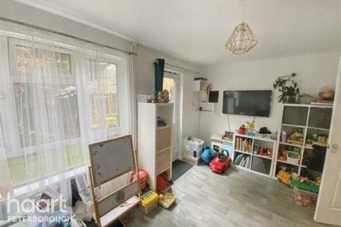 3 bedroom end of terrace house for sale, Pennington, Peterborough