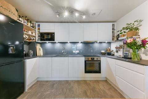 1 bedroom apartment for sale, Hanover House, St. George Wharf, SW8