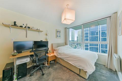 1 bedroom apartment for sale, Hanover House, St. George Wharf, SW8