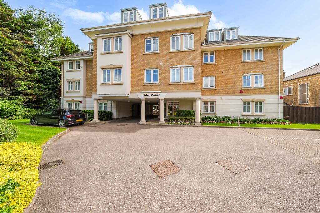 Eden Court, Hendon Lane, N3 3 bed flat for sale £900,000