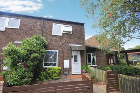 3 bedroom terraced house to rent, Lidstone Close, Woking GU21