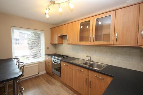 3 bedroom terraced house to rent, Lidstone Close, Woking GU21