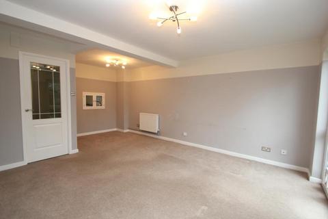 3 bedroom terraced house to rent, Lidstone Close, Woking GU21