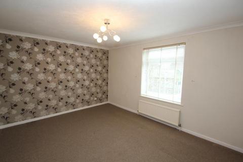 3 bedroom terraced house to rent, Lidstone Close, Woking GU21