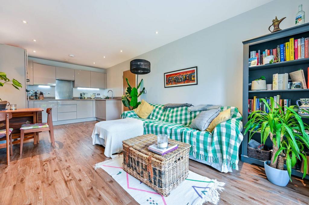 Austen house, Guildford, GU1 1 bed flat for sale £280,000