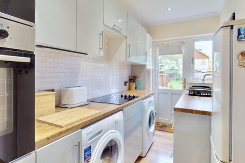 6 Avon Close, Hayes, UB4 9AH