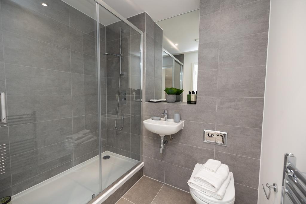 Waterfront 1 Bed 7 L7 A9614.jpg