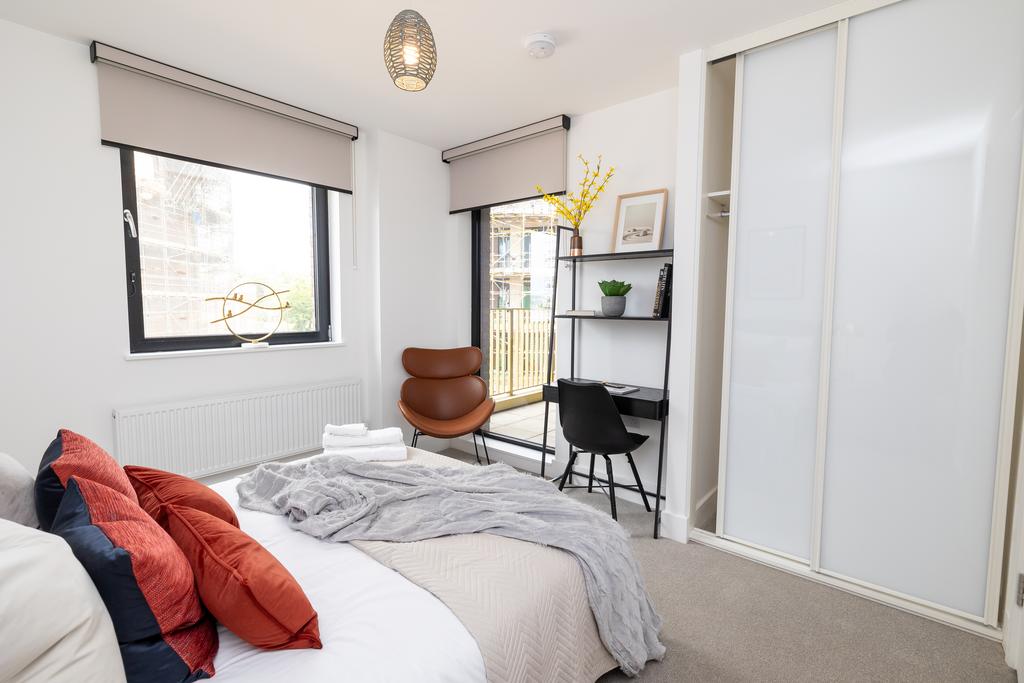 Waterfront 1 Bed 7 L7 A9640.jpg