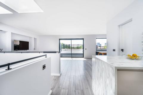 4 bedroom flat to rent, Lauderdale Road, Maida Vale, London, W9