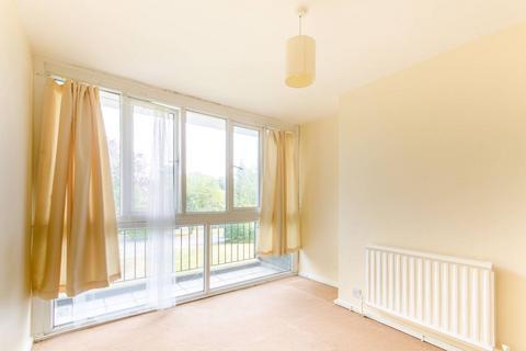 2 bedroom flat to rent, Ashbourne Close, Woodside Park, London, N12