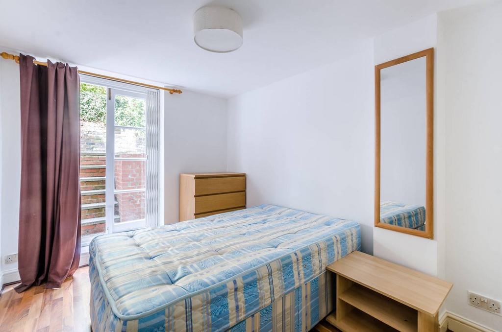 Chepstow Road, Notting Hill, London, W2 3 bed to rent £