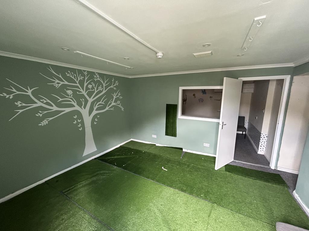 De La Warr Mews, BexhillonSea TN40 Industrial unit to rent £450 pcm