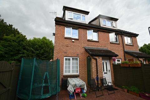 2 bedroom maisonette for sale, Mead Avenue, Langley, Berkshire, SL3