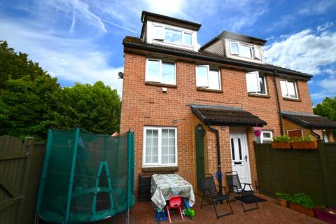 2 bedroom maisonette for sale, Mead Avenue, Langley, Berkshire, SL3