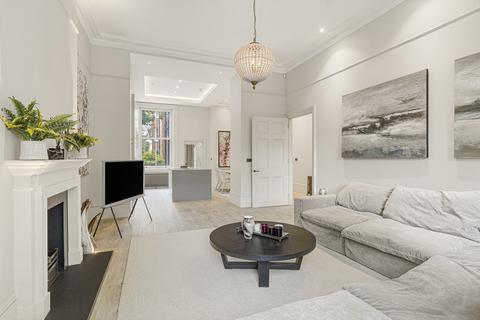 3 bedroom apartment for sale, Nevern Square, Earls Court, London SW5