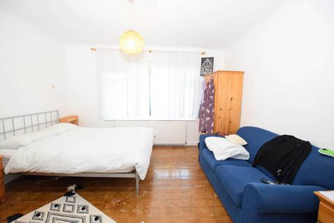 1 bedroom terraced house to rent, Crimsworth Road, Nine Elms, London, SW8