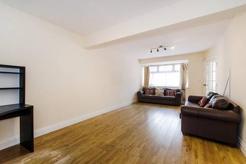 2 bedroom house to rent, Empire Road, Perivale, Greenford, UB6