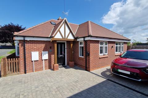 2 bedroom detached bungalow for sale, Cliffwood Avenue, Leicester LE4