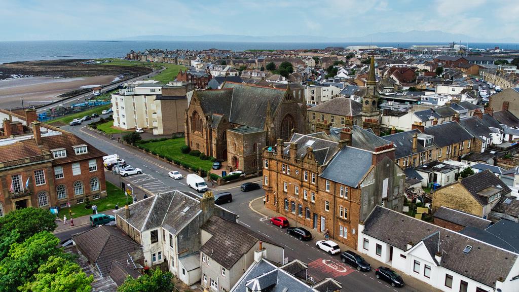 Academy Street, Troon KA10 2 bed flat - £147,500