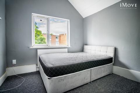 3 bedroom maisonette for sale, Grange Road, London SE19