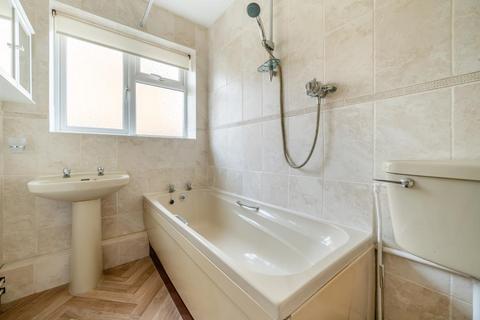 15 Dollicott, Haddenham, Aylesbury, HP17 8JL