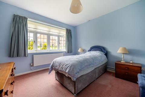 15 Dollicott, Haddenham, Aylesbury, HP17 8JL