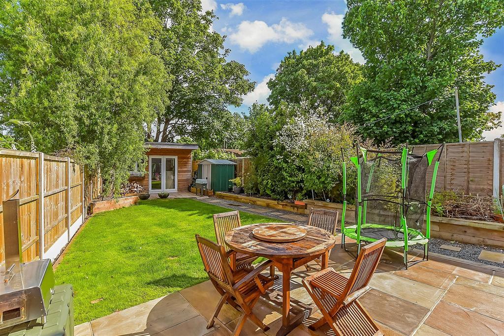 Cross Way, Havant, Hampshire 3 bed semidetached house for sale £310,000