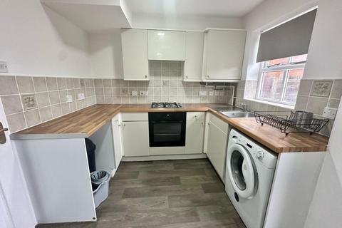 2 bedroom terraced house to rent, Hulme, Manchester M15