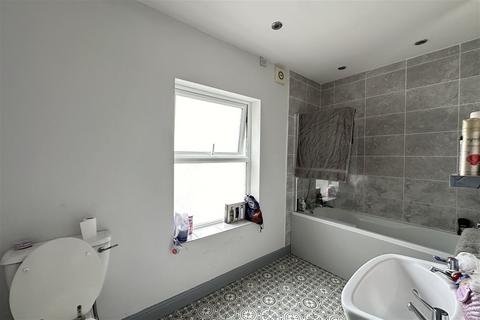 3 bedroom end of terrace house for sale, Adderbury Grove, Hull HU5