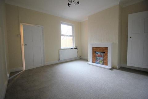 2 bedroom terraced house to rent, Crescent Road, NG16
