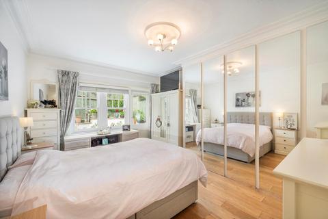 2 bedroom flat for sale, Glenloch Road, London, NW3