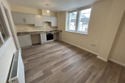 1 bedroom flat to rent, High Street, Barnstaple, EX31 1BG