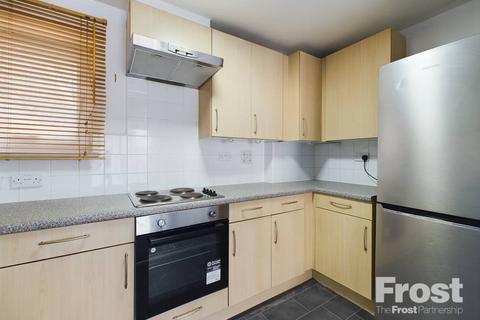 2 bedroom apartment for sale, Bedfont Lane, Feltham, TW13