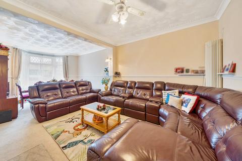 3 bedroom terraced house for sale, Altmore Avenue, London, Newham