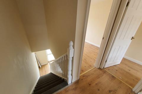 2 bedroom terraced house to rent, 4 Baxter Court, DN1